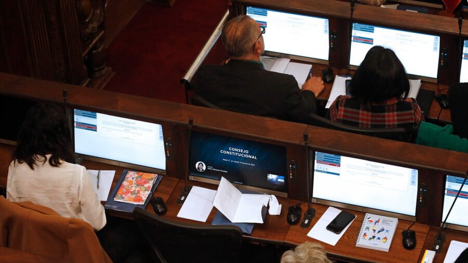 Integrantes del Consejo Constitucional sesionando.