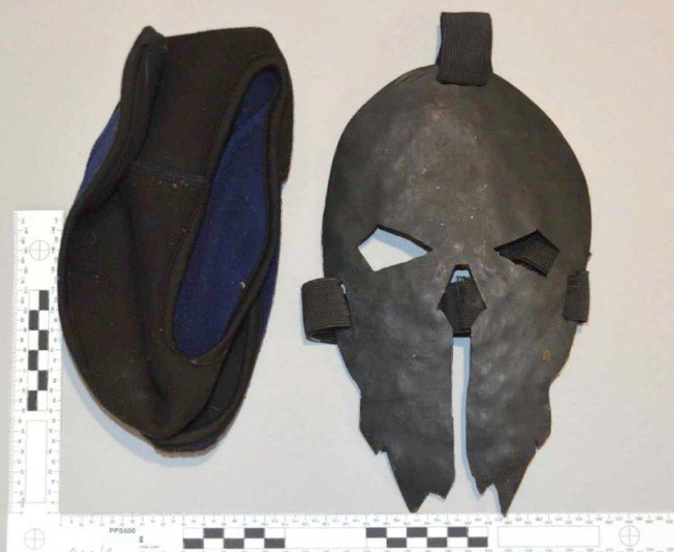 La máscara que usó Chail en el atentado