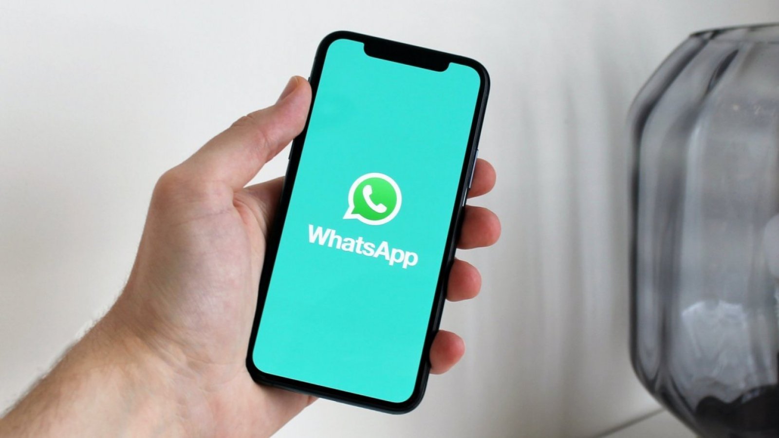 Logo Whatsapp en celular.
