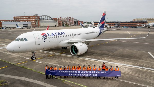 Avión de LATAM con SAF.