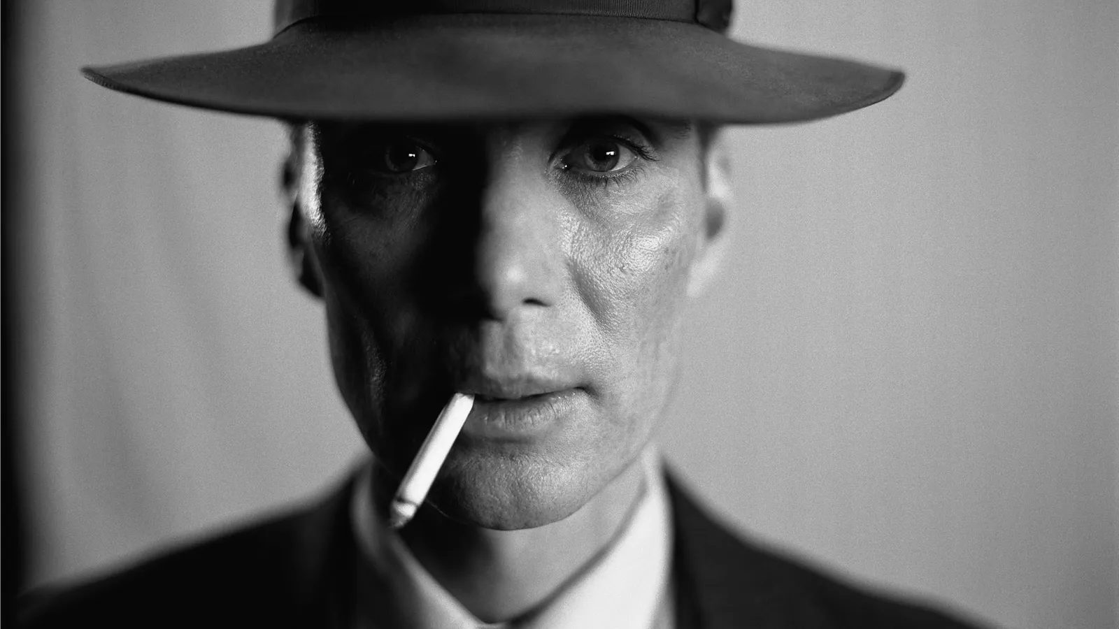 Cillian Murphy interpreta a Robert Oppenheimer.