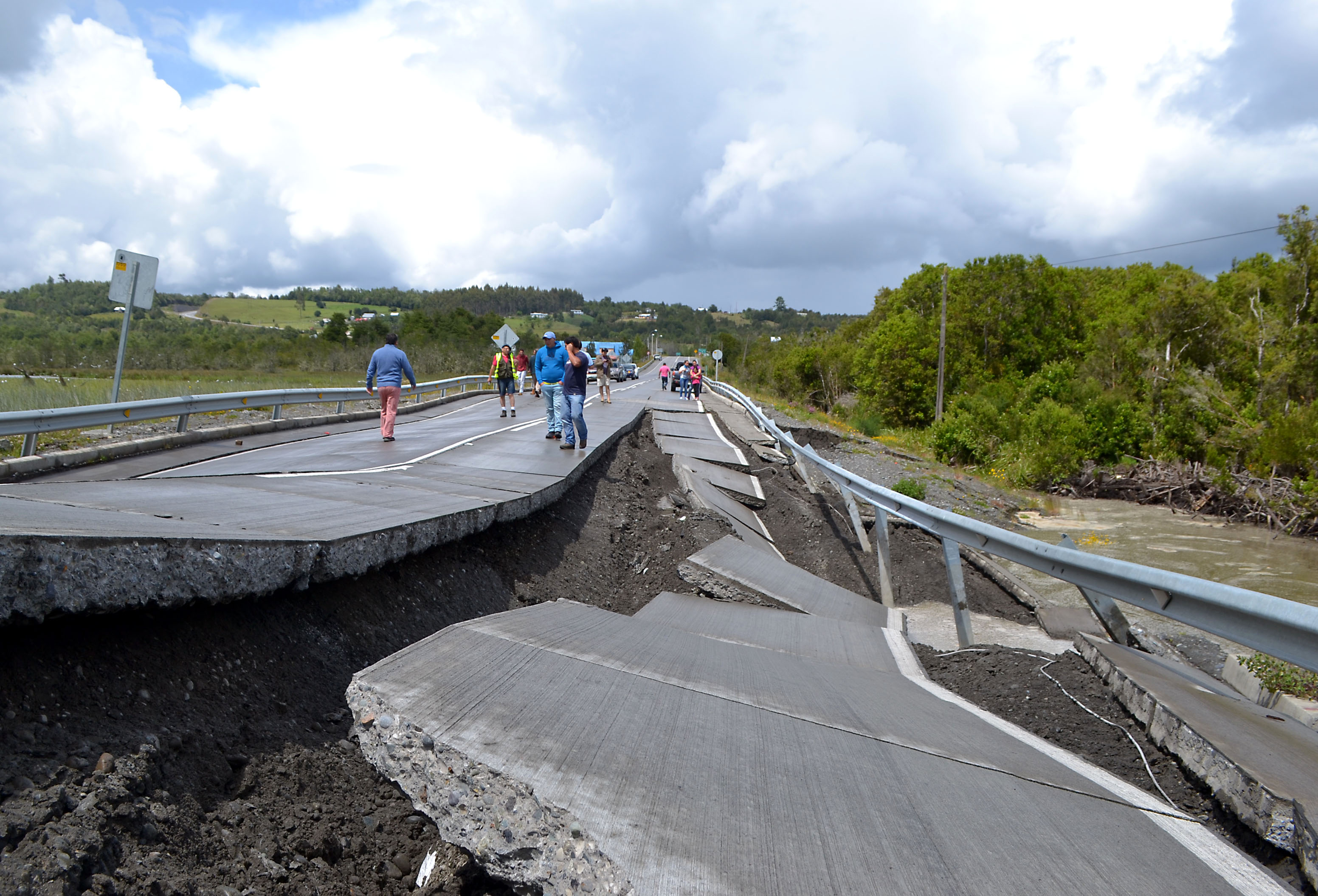 Pasarela de Tarahui tras el terremoto 2016