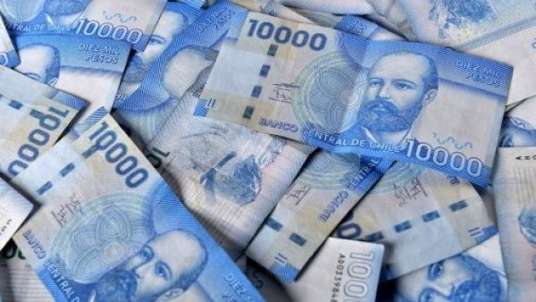 Billetes de diez mil pesos.