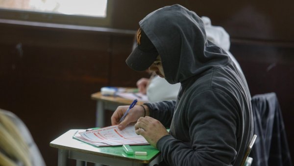 Estudiante rindiendo la PAES