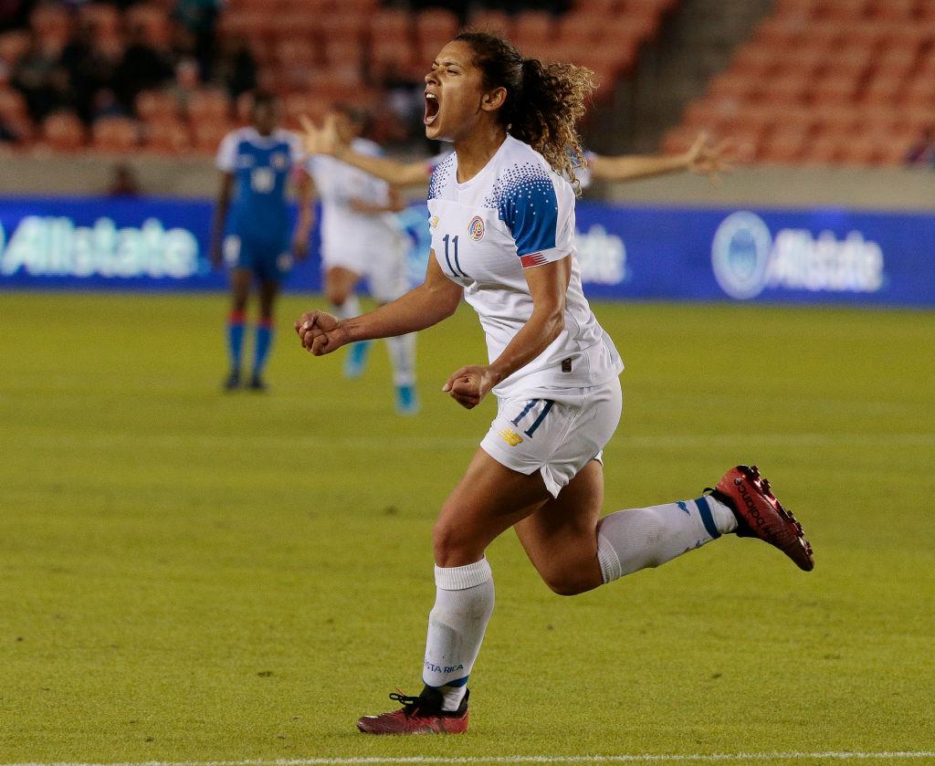 Raquel Rodríguez Cedeño celebrando un gol.