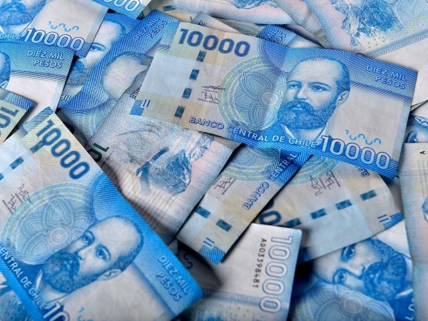 Billetes de 10 mil pesos.
