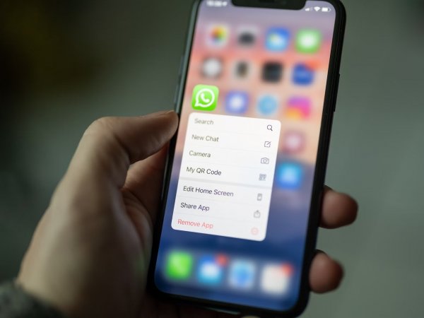 Teléfono con WhatsApp