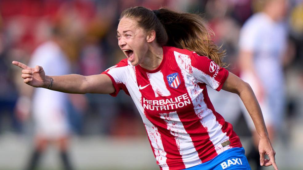 Estefanía Banini celebra un gol con el Atlético de Madrid.