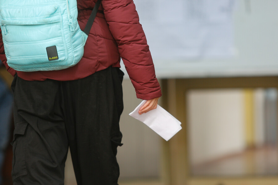 Estudiante caminando