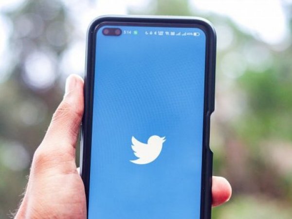 Celular. ícono Twitter.