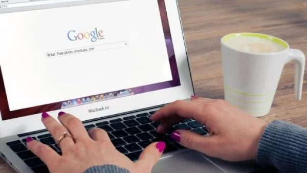 Ordenador Portatil. Google.