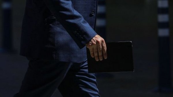 Empresario caminando.