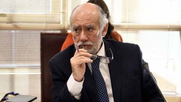 Senador Iván Flores