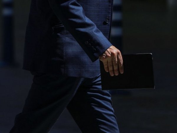 Empresario caminando.