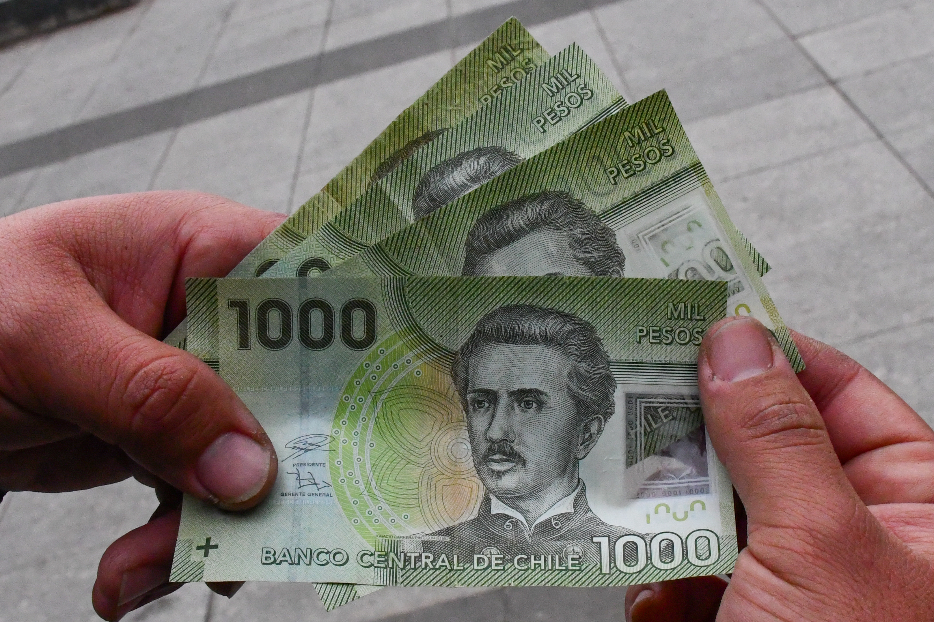 Billetes de mil pesos.