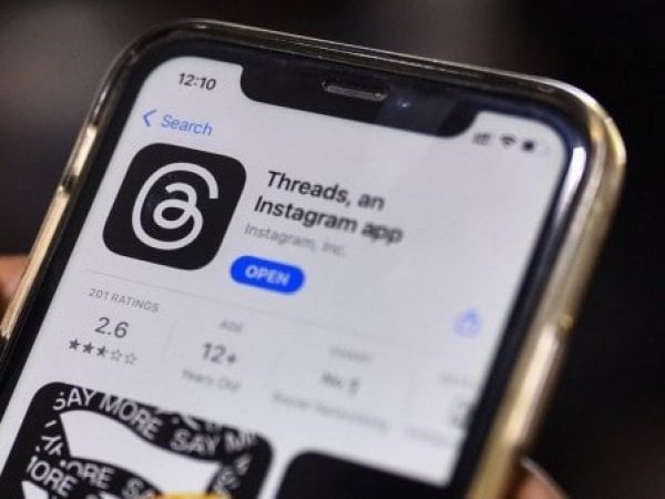 Threads. Celular con app.
