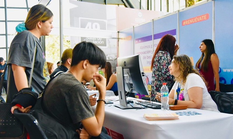 Estudiantes en renovación becas Junaeb