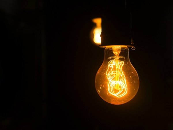 Corte de Luz. Ampolleta encendida.