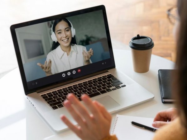 Videollamada y WhatsApp