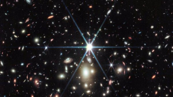 Earendel capturada por Telescopio James Webb