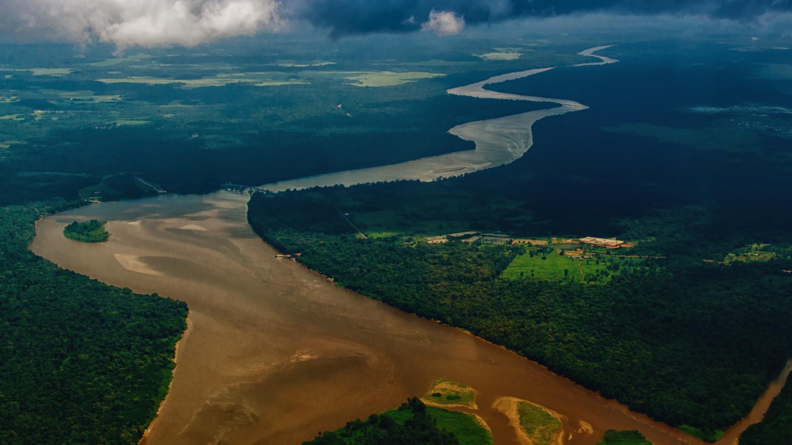Vista aérea del río Amazonas.