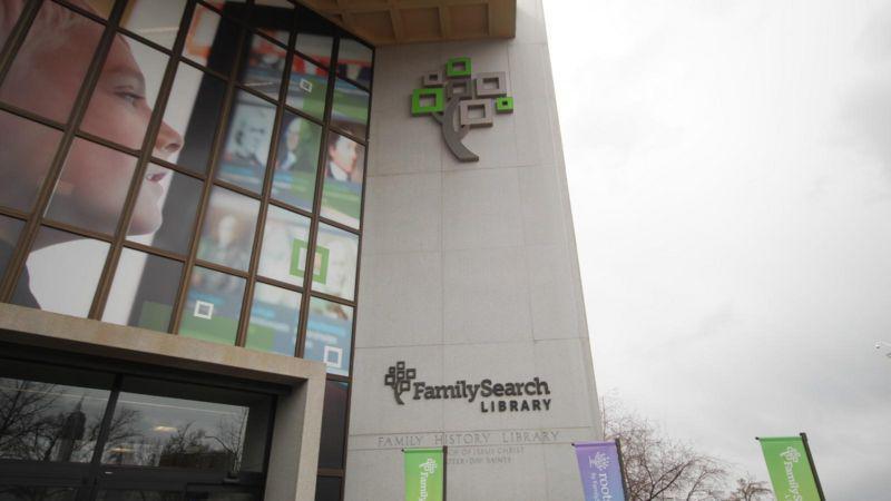 Entrada de la sede de FamilySearch