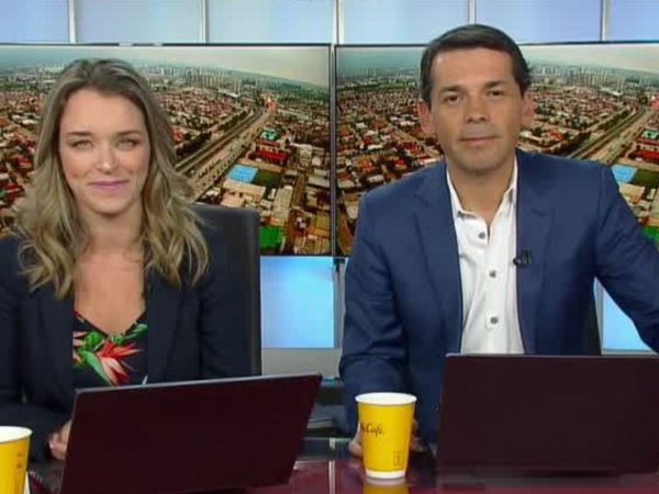 Carla Zunino y Gustavo Huerta presentando 24 AM