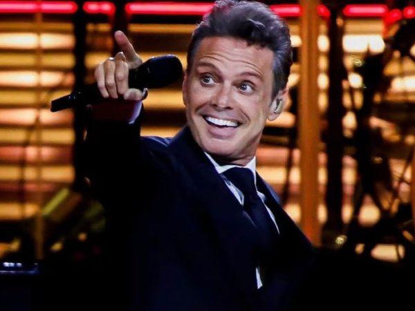 Luis Miguel durante un concierto en Argentina