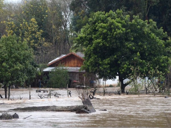 Inundación por sistema frontal. Bono afectados por lluvia.
