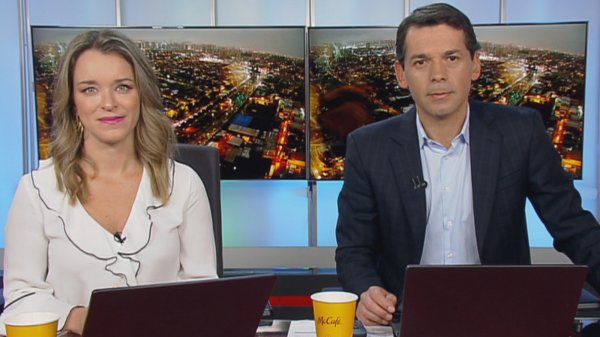 Carla Zunino y Gustavo Huerta presentando 24 AM