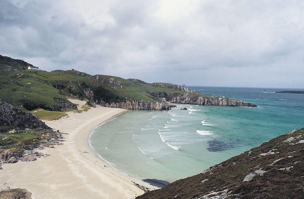 Una playa elevada en Loch Eriboll, Escocia.