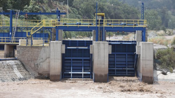 Aguas Andinas inicia uso de reservas.