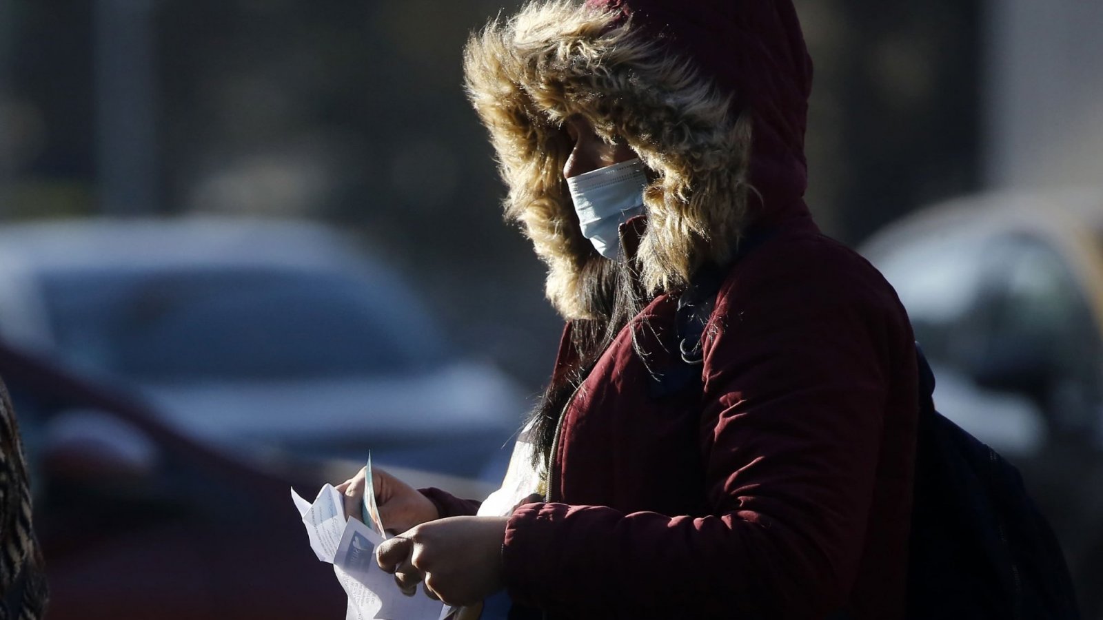 Mujer con frío, bajas temperaturas