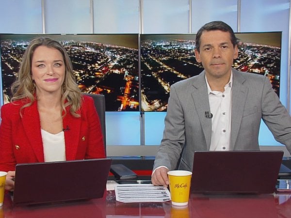 Carla Zunino y Gustavo Huerta presentando 24 AM