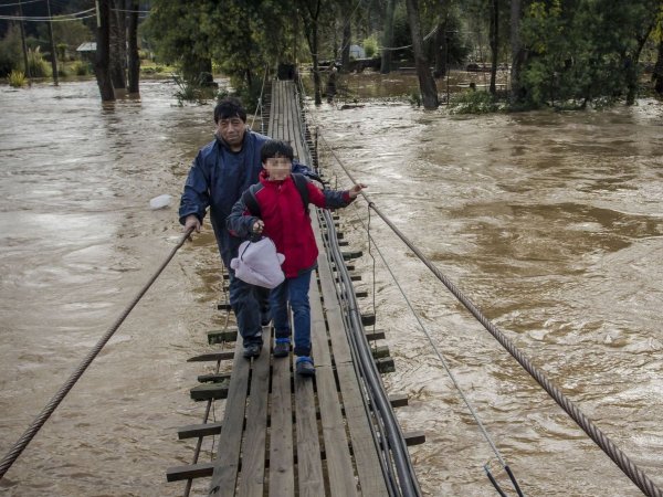 NIño afectado por inundaciones