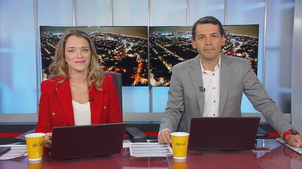 Carla Zunino y Gustavo Huerta presentando 24 AM