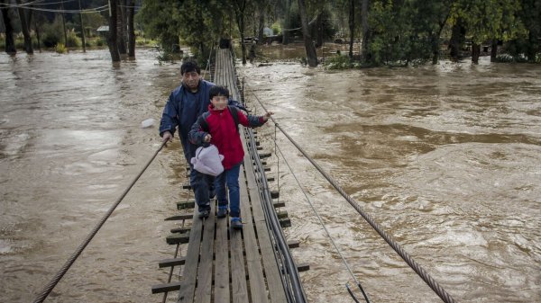 NIño afectado por inundaciones