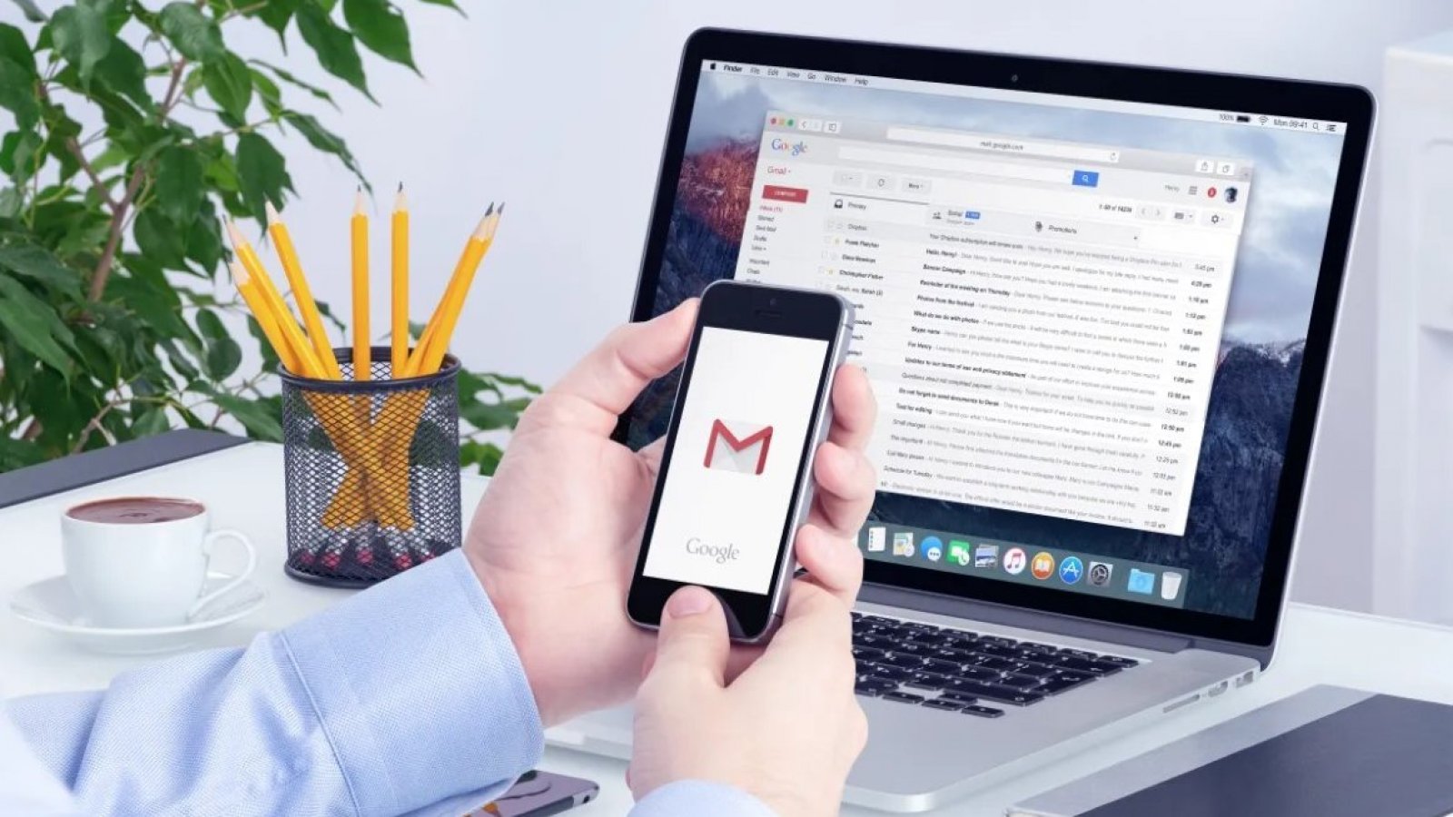 Gmail. Persona en Gmail. Computador.