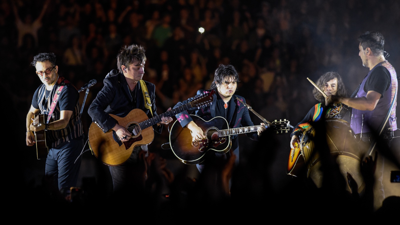 Los Bunkers dando un concierto en el Estadio Santa Laura