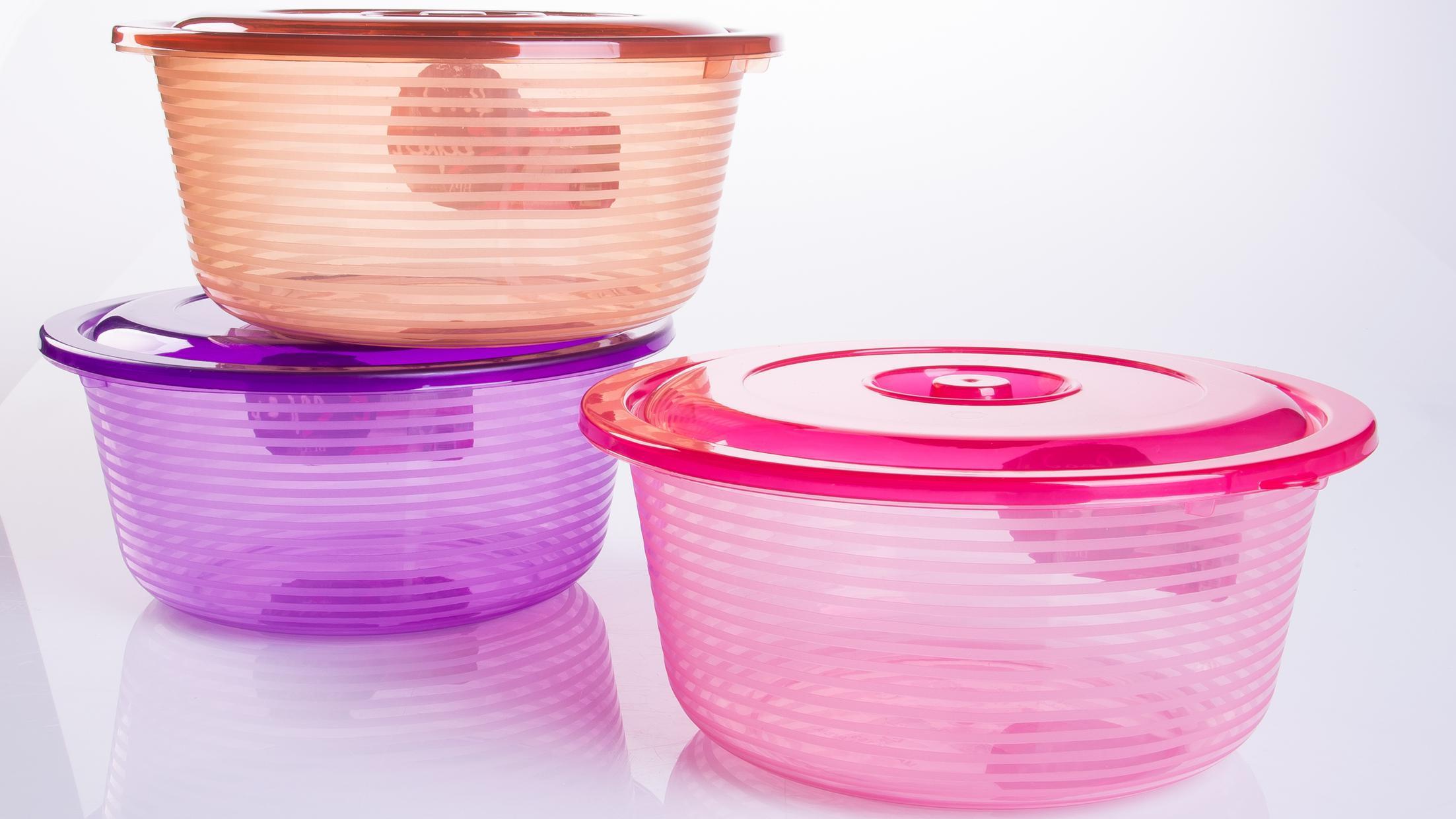 Contenedores de plástico. 