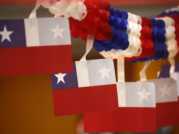 Banderas de Chile. Aguinaldo Fiestas Patrias 2023.