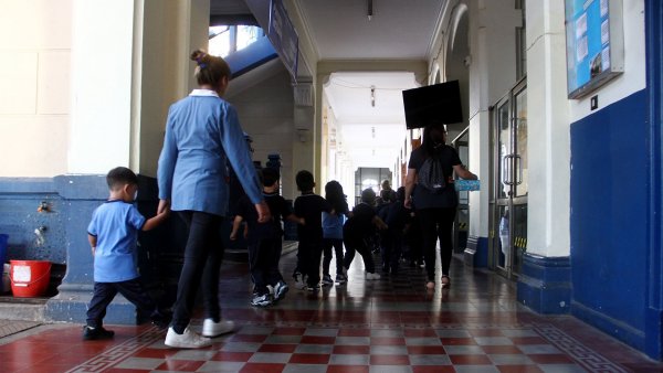 Estudiantes en el colegio. Sistema SAE.