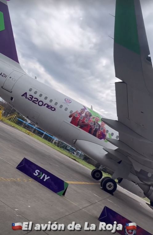 Avión de Sky Airlines dedicado a la selección chilena