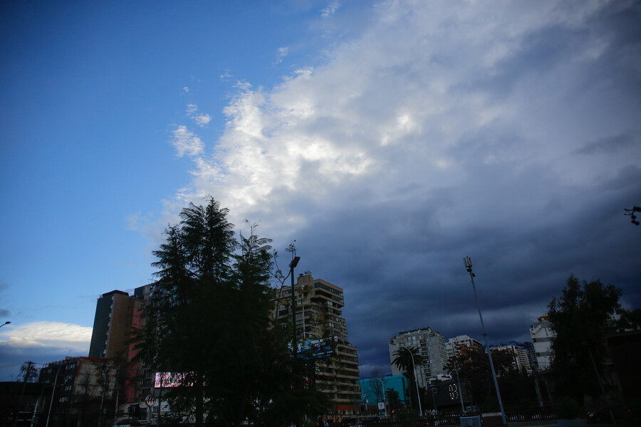 Sistema frontal. Lluvia en Santiago e Iván Torres.