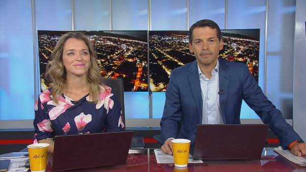 Carla Zunino y Gustavo Huerta presentando 24 AM