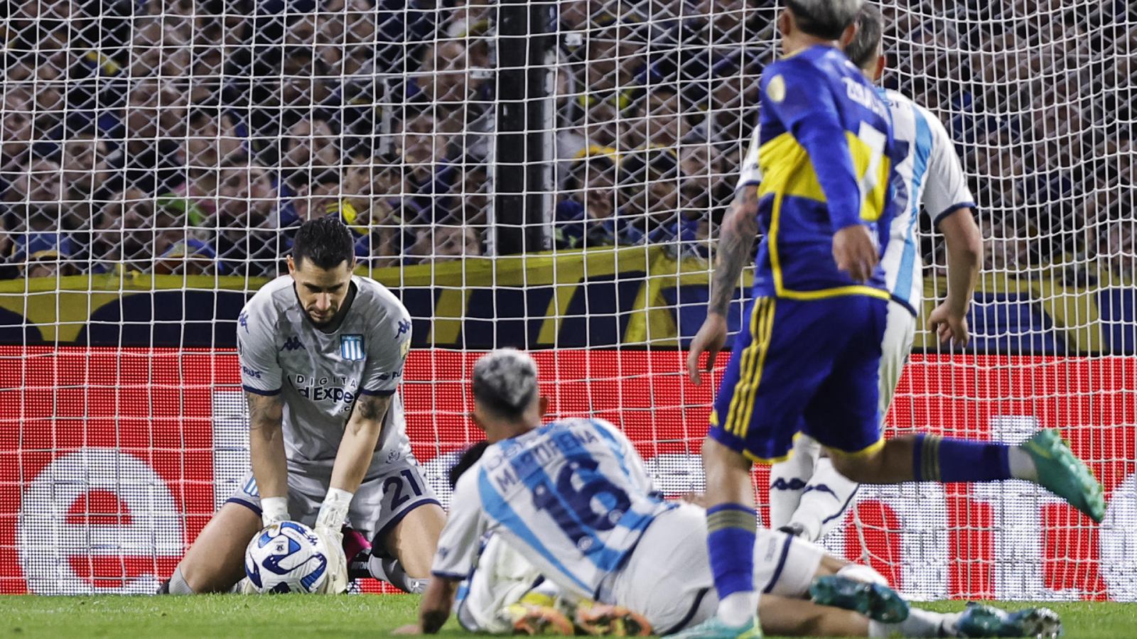 Gabriel Arias durante el partido de ida entre Racing Club y Boca Juniors