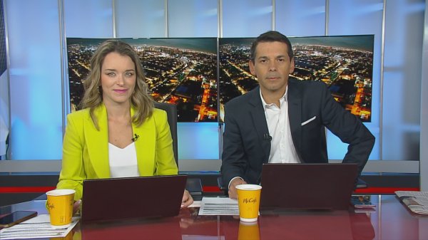Carla Zunino y Gustavo Huerta presentando 24 AM