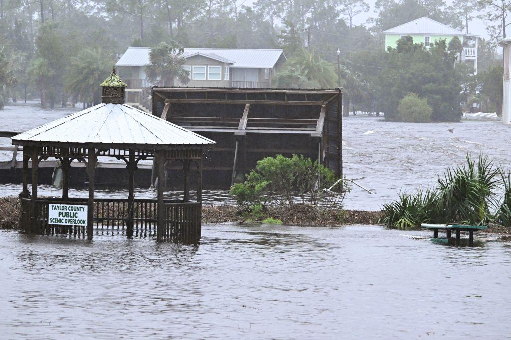 El puerto deportivo de Steinhatchee, inundado después de que el huracán Idalia tocara tierra.