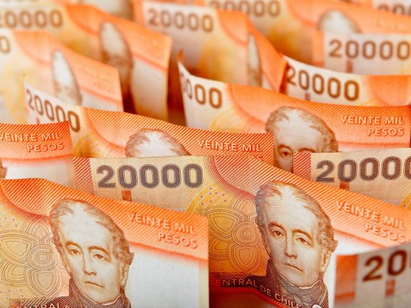 Billetes. Bono al Trabajo de la Mujer pago anual.