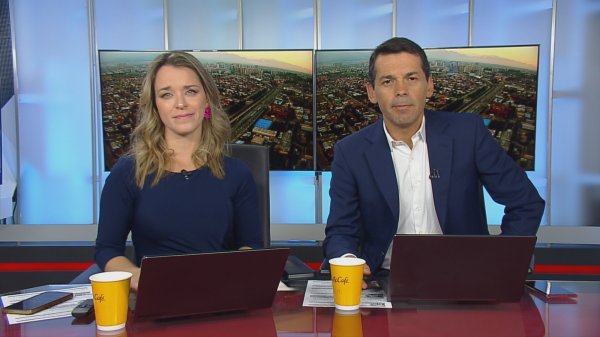 Carla Zunino y Gustavo Huerta presentando 24 AM